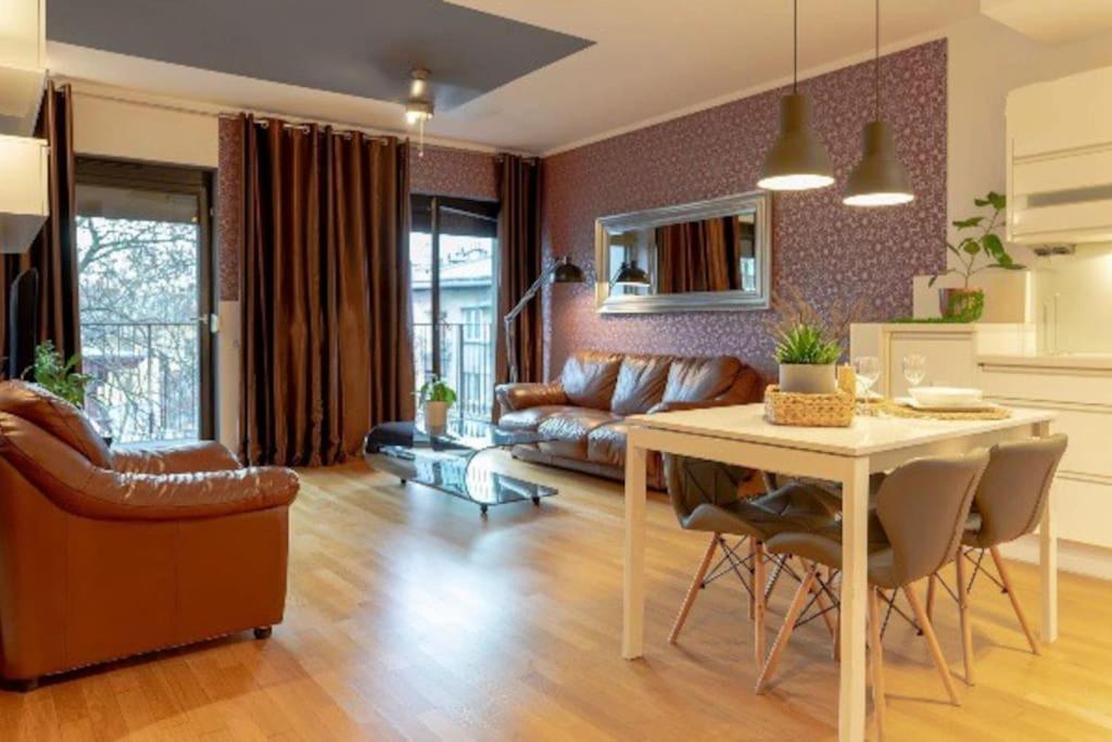 Uroczy Apartament - Angel City Cracóvia Exterior foto